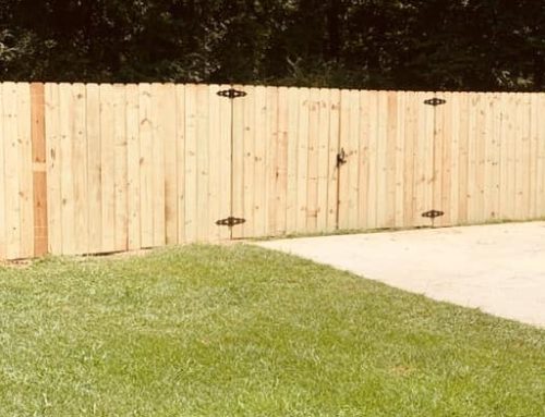 What Size Wood for Fence Rails?