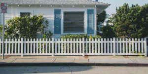 vinyl picket fence